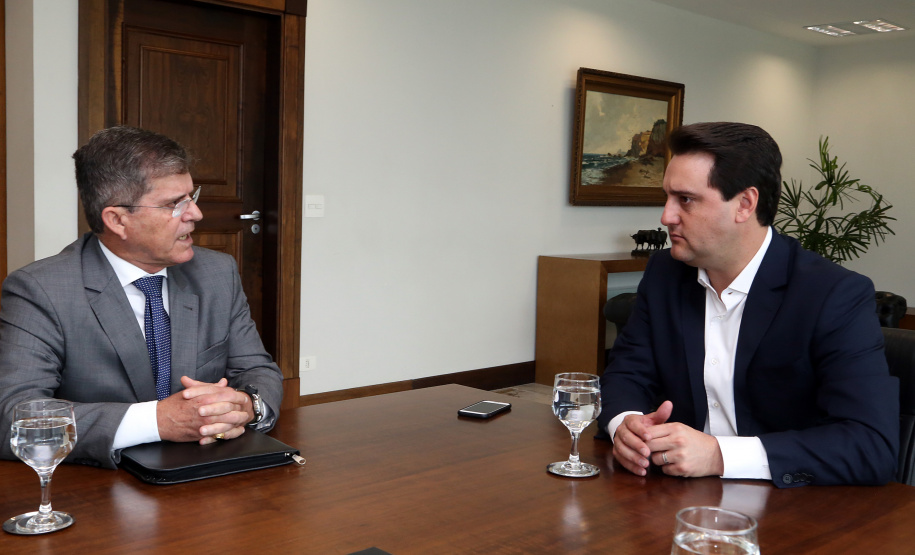 Governador Carlos Massa Ratinho Junior durante reunião com o secretário Nacional de Segurança Pública, general Guilherme Theóphilo e o secretário estadual da Segurança Pública e Administração Penitenciária, general Luiz Felipe Carbonell - Curitiba, 19/03/2019 - Foto Gilson Abreu/ANPr