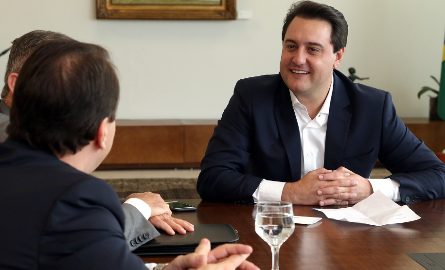 Governador Carlos Massa Ratinho Junior durante reunião com o secretário Nacional de Segurança Pública, general Guilherme Theóphilo e o secretário estadual da Segurança Pública e Administração Penitenciária, general Luiz Felipe Carbonell - Curitiba, 19/03/2019 - Foto Gilson Abreu/ANPr