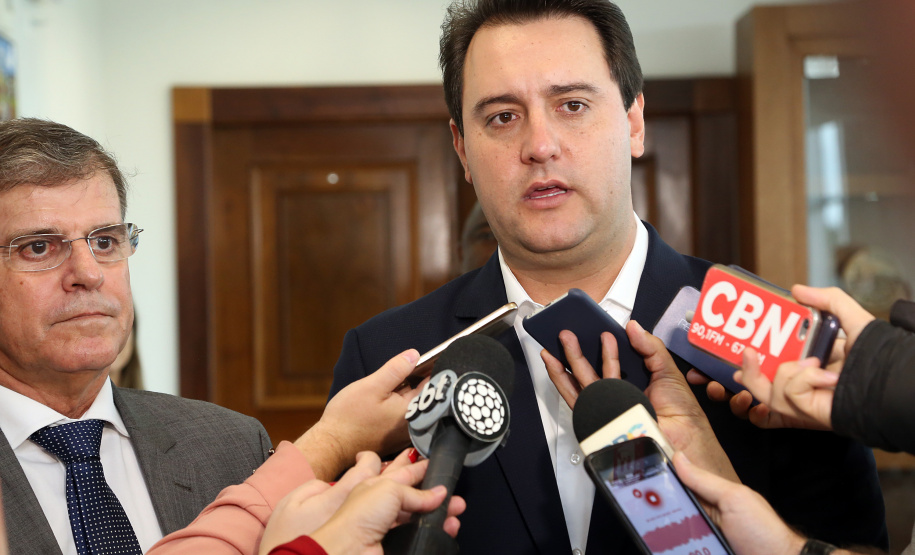 Governador Carlos Massa Ratinho Junior durante reunião com o secretário Nacional de Segurança Pública, general Guilherme Theóphilo e o secretário estadual da Segurança Pública e Administração Penitenciária, general Luiz Felipe Carbonell - Curitiba, 19/03/2019 - Foto Gilson Abreu/ANPr