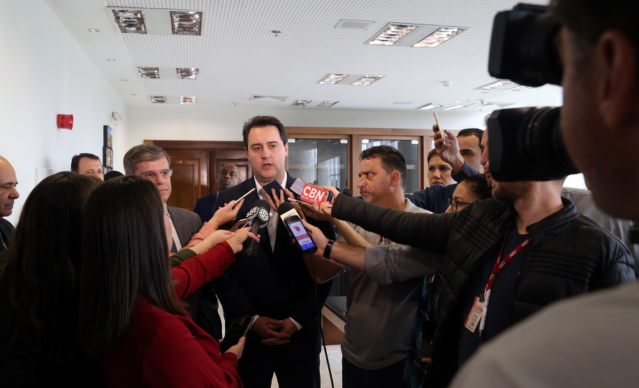 Governador Carlos Massa Ratinho Junior durante reunião com o secretário Nacional de Segurança Pública, general Guilherme Theóphilo e o secretário estadual da Segurança Pública e Administração Penitenciária, general Luiz Felipe Carbonell - Curitiba, 19/03/2019 - Foto Gilson Abreu/ANPr