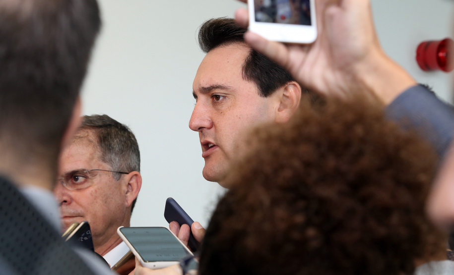 Governador Carlos Massa Ratinho Junior durante reunião com o secretário Nacional de Segurança Pública, general Guilherme Theóphilo e o secretário estadual da Segurança Pública e Administração Penitenciária, general Luiz Felipe Carbonell - Curitiba, 19/03/2019 - Foto Gilson Abreu/ANPr
