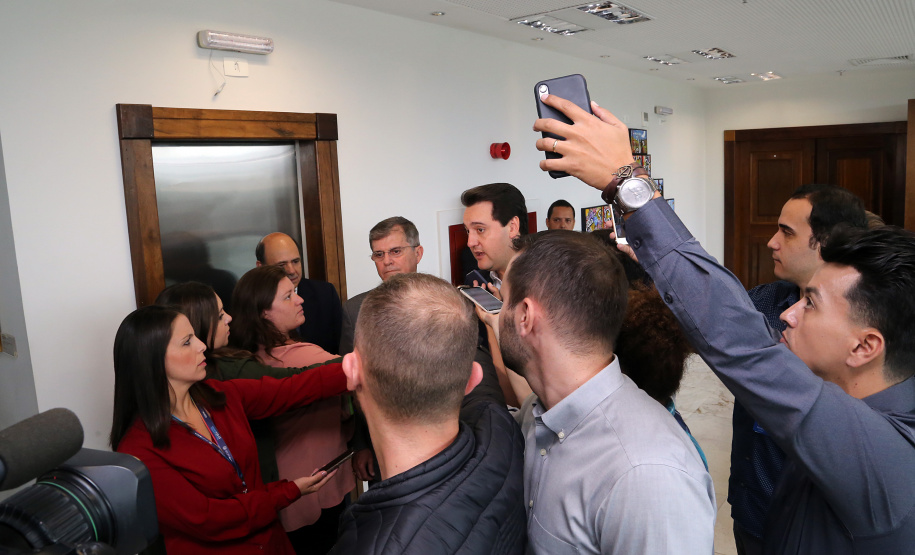 Governador Carlos Massa Ratinho Junior durante reunião com o secretário Nacional de Segurança Pública, general Guilherme Theóphilo e o secretário estadual da Segurança Pública e Administração Penitenciária, general Luiz Felipe Carbonell - Curitiba, 19/03/2019 - Foto Gilson Abreu/ANPr