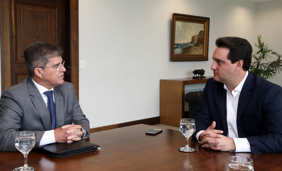 Governador Carlos Massa Ratinho Junior durante reunião com o secretário Nacional de Segurança Pública, general Guilherme Theóphilo e o secretário estadual da Segurança Pública e Administração Penitenciária, general Luiz Felipe Carbonell - Curitiba, 19/03/2019 - Foto Gilson Abreu/ANPr