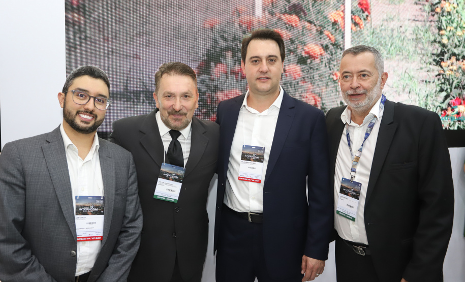 O governador Carlos Massa Ratinho Júnior esteve nesta terça-feira (19) na Intermodal South America 2019, maior feira do setor de logística e comércio exterior da América Latina, onde o Estado está presente com um estande dos Portos do Paraná. - São Paulo, 19/03/2019 - Foto: Rodrigo Félix Leal/ANPr