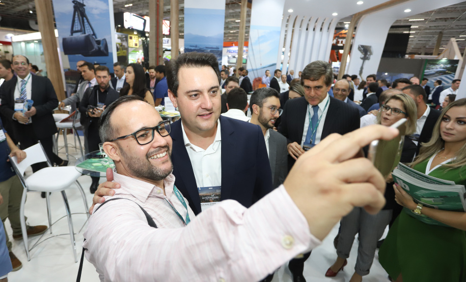 O governador Carlos Massa Ratinho Júnior esteve nesta terça-feira (19) na Intermodal South America 2019, maior feira do setor de logística e comércio exterior da América Latina, onde o Estado está presente com um estande dos Portos do Paraná. - São Paulo, 19/03/2019 - Foto: Rodrigo Félix Leal/ANPr