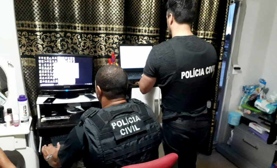A Polícia Civil do Paraná deflagrou nesta terça-feira (19) a Operação ?Proteção Integral? com o objetivo de combater o abuso e a exploração sexual de crianças e adolescentes. Onze mandados de busca e apreensão foram cumpridos em oito cidades do Estado ? Curitiba, Almirante Tamandaré, Londrina, Foz do Iguaçu, Cascavel, Palmas, Pato Branco e Cambé. - Curitiba, 19/03/2019 - Foto: Divulgação PCPR