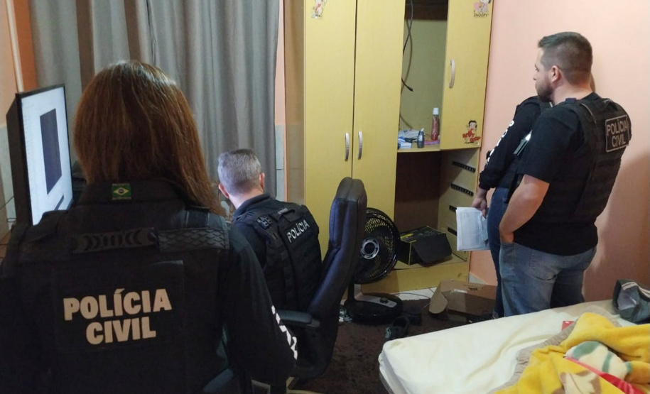 A Polícia Civil do Paraná deflagrou nesta terça-feira (19) a Operação ?Proteção Integral? com o objetivo de combater o abuso e a exploração sexual de crianças e adolescentes. Onze mandados de busca e apreensão foram cumpridos em oito cidades do Estado ? Curitiba, Almirante Tamandaré, Londrina, Foz do Iguaçu, Cascavel, Palmas, Pato Branco e Cambé. - Curitiba, 19/03/2019 - Foto: Divulgação PCPR