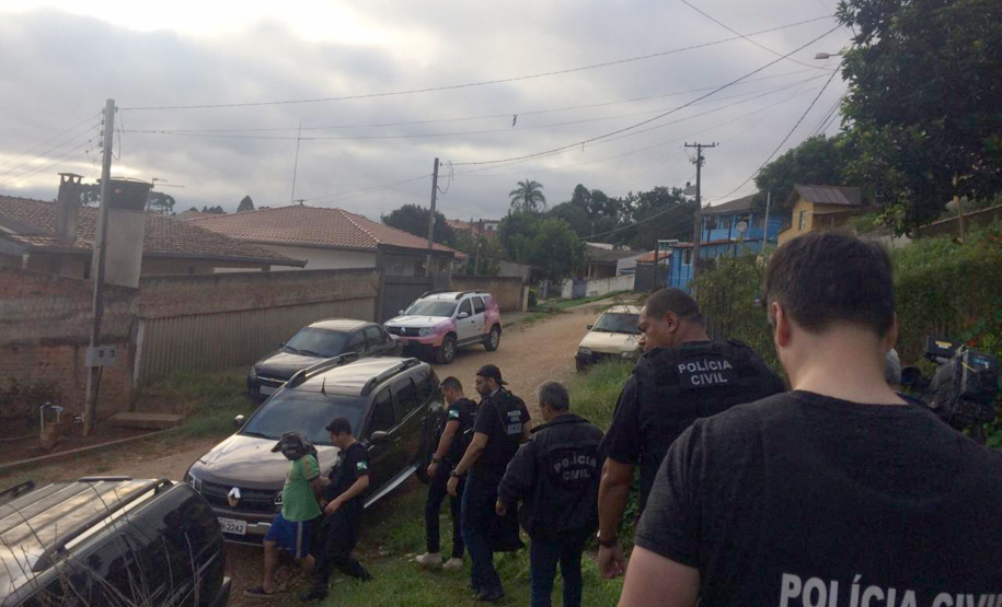 A Polícia Civil do Paraná deflagrou nesta terça-feira (19) a Operação ?Proteção Integral? com o objetivo de combater o abuso e a exploração sexual de crianças e adolescentes. Onze mandados de busca e apreensão foram cumpridos em oito cidades do Estado ? Curitiba, Almirante Tamandaré, Londrina, Foz do Iguaçu, Cascavel, Palmas, Pato Branco e Cambé. - Curitiba, 19/03/2019 - Foto: Divulgação PCPR