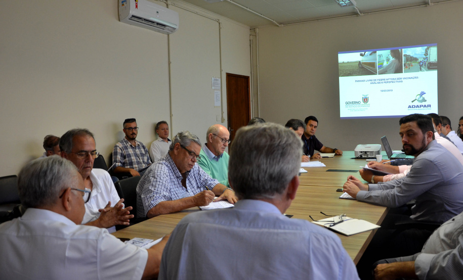 Uma análise sobre o status de Área Livre de Febre Aftosa Sem Vacinação foi apresentada na terça-feira (19) ao secretário estadual da Agricultura e do Abastecimento, Norberto Ortigara, e lideranças do agronegócio paranaense.  -  Curitiba, 20/03/2019  -  Foto: Divulgação SEAB