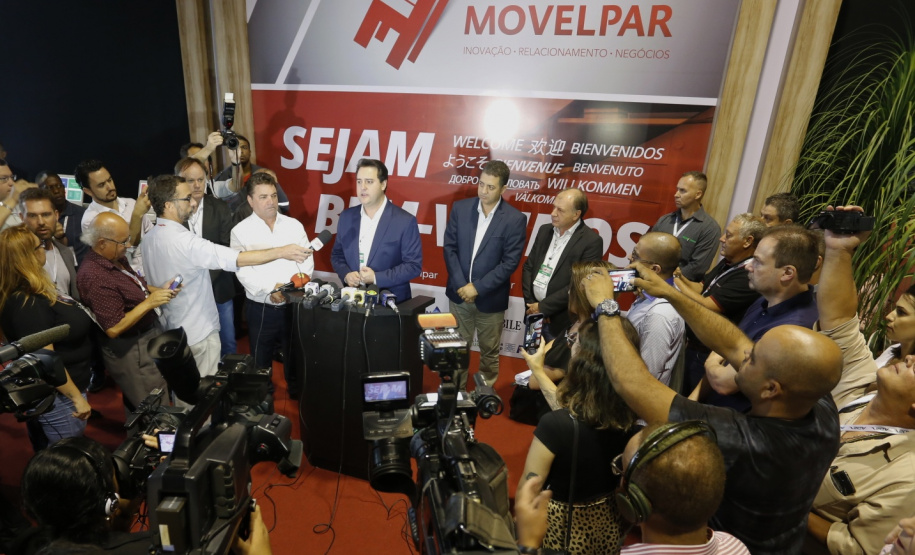 O governador Carlos Massa Ratinho Junior esteve nesta quarta-feira (20) na 12ª edição da Movelpar– Feira de Móveis do Paraná, em Arapongas, Norte do Estado, e destacou a importância da indústria moveleira para a economia paranaense. - Arapongas, 20/03/2019 - Foto: Arnaldo Alves/ANPr