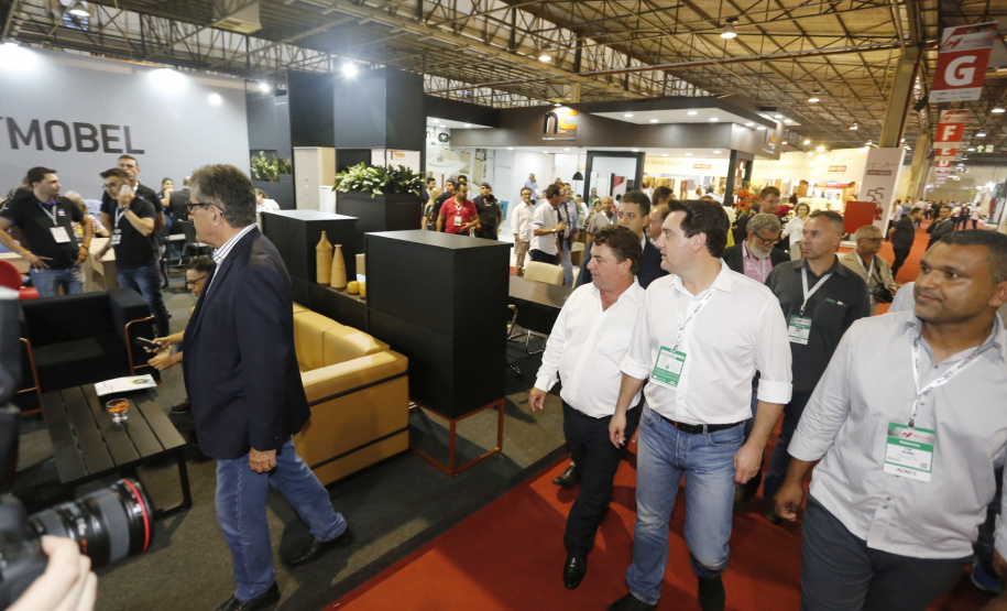O governador Carlos Massa Ratinho Junior esteve nesta quarta-feira (20) na 12ª edição da Movelpar? Feira de Móveis do Paraná, em Arapongas, Norte do Estado, e destacou a importância da indústria moveleira para a economia paranaense. - Arapongas, 20/03/2019 - Foto: Arnaldo Alves/ANPr