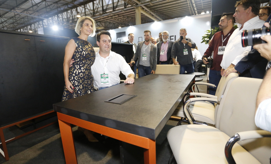 O governador Carlos Massa Ratinho Junior esteve nesta quarta-feira (20) na 12ª edição da Movelpar? Feira de Móveis do Paraná, em Arapongas, Norte do Estado, e destacou a importância da indústria moveleira para a economia paranaense. - Arapongas, 20/03/2019 - Foto: Arnaldo Alves/ANPr