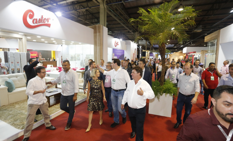 O governador Carlos Massa Ratinho Junior esteve nesta quarta-feira (20) na 12ª edição da Movelpar? Feira de Móveis do Paraná, em Arapongas, Norte do Estado, e destacou a importância da indústria moveleira para a economia paranaense. - Arapongas, 20/03/2019 - Foto: Arnaldo Alves/ANPr