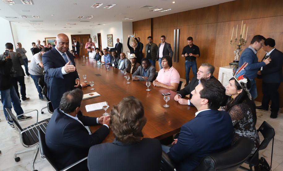 Governador Carlos Massa Ratinho Junior sanciona a lei que institui o Dia Estadual de Luta pela Eliminação da Discriminação Racial. A Lei define que a data será celebrada anualmente em 21 de março. - Curitiba, 21/03/2019 - Foto: Rodrigo Félix Leal/ANPr