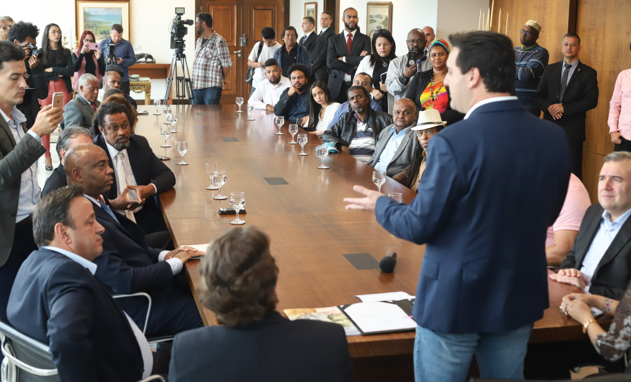Governador Carlos Massa Ratinho Junior sanciona a lei que institui o Dia Estadual de Luta pela Eliminação da Discriminação Racial. A Lei define que a data será celebrada anualmente em 21 de março. - Curitiba, 21/03/2019 - Foto: Rodrigo Félix Leal/ANPr
