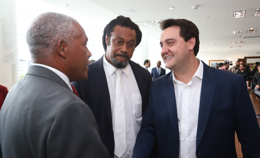 Governador Carlos Massa Ratinho Junior sanciona a lei que institui o Dia Estadual de Luta pela Eliminação da Discriminação Racial. A Lei define que a data será celebrada anualmente em 21 de março. - Curitiba, 21/03/2019 - Foto: Rodrigo Félix Leal/ANPr