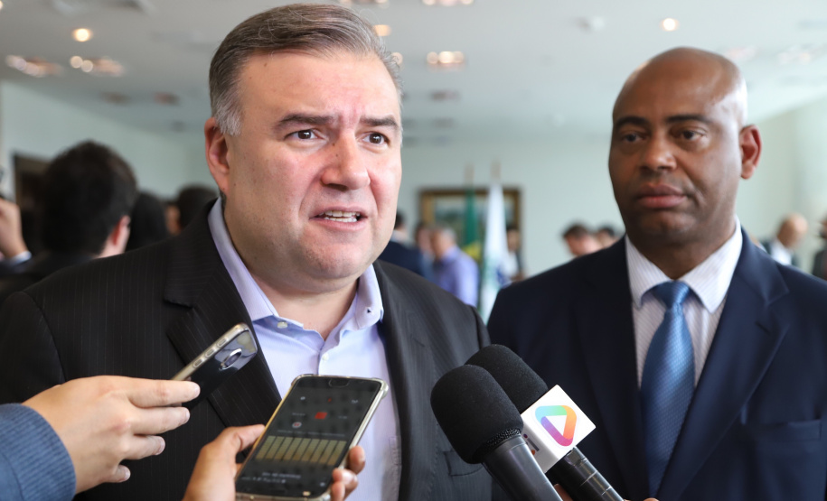 O governador Carlos Massa Ratinho Massa sanciona a lei que institui o Dia Estadual de Luta pela Eliminação da Discriminação Racial. Foto: José Fernando Ogura/ANPr