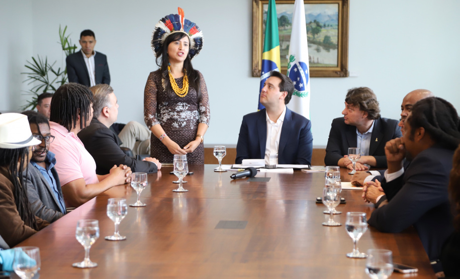 O governador Carlos Massa Ratinho Massa sanciona a lei que institui o Dia Estadual de Luta pela Eliminação da Discriminação Racial. Foto: José Fernando Ogura/ANPr