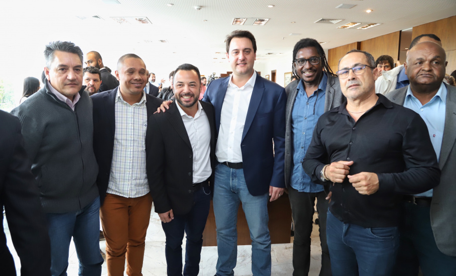 O governador Carlos Massa Ratinho Massa sanciona a lei que institui o Dia Estadual de Luta pela Eliminação da Discriminação Racial. Foto: José Fernando Ogura/ANPr