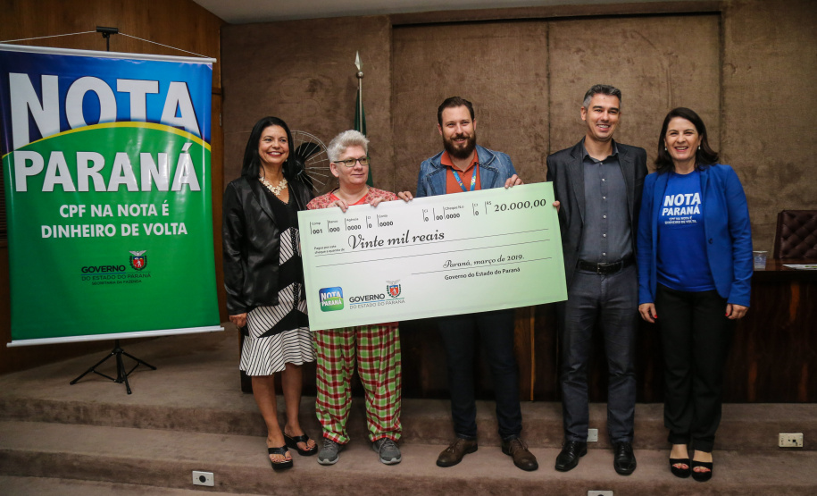 O Governo do Estado entrega os três principais prêmios do sorteio de fevereiro do programa Nota Paraná. A solenidade de premiação acontece na Secretaria de Estado da Fazenda, em Curitiba nesta quinta-feira (21). Curitiba, 21/03/2019 - Foto: Geraldo Bubniak/ANPr