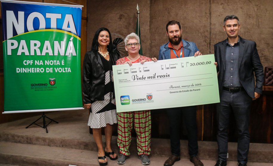 O Governo do Estado entrega os três principais prêmios do sorteio de fevereiro do programa Nota Paraná. A solenidade de premiação acontece na Secretaria de Estado da Fazenda, em Curitiba nesta quinta-feira (21). Curitiba, 21/03/2019 - Foto: Geraldo Bubniak/ANPr