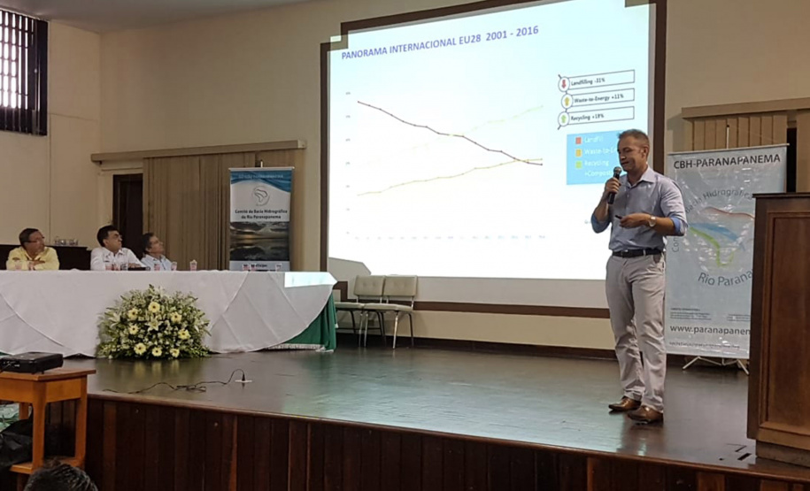 Charles Carneiro apresenta gestão em 7 aterros sanitários. Foto: Sanepar