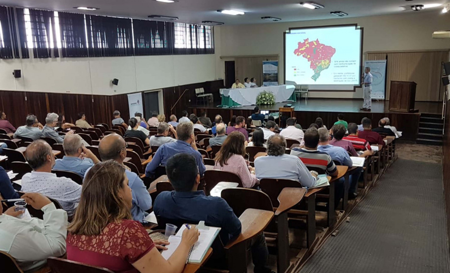 João Luiz Potenza da Cetesb fala dos desafios da gestão de Resíduos Sólidos em SP. Foto: Sanepar