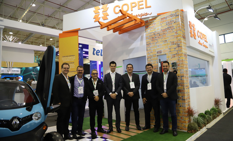 Equipe da Copel Distribuição com o presidente Daniel Slaviero e o diretor de Distribuição, Maximiliano Orfali  -  Curitiba, 21/03/2019  -  Foto: Daniela Catisti