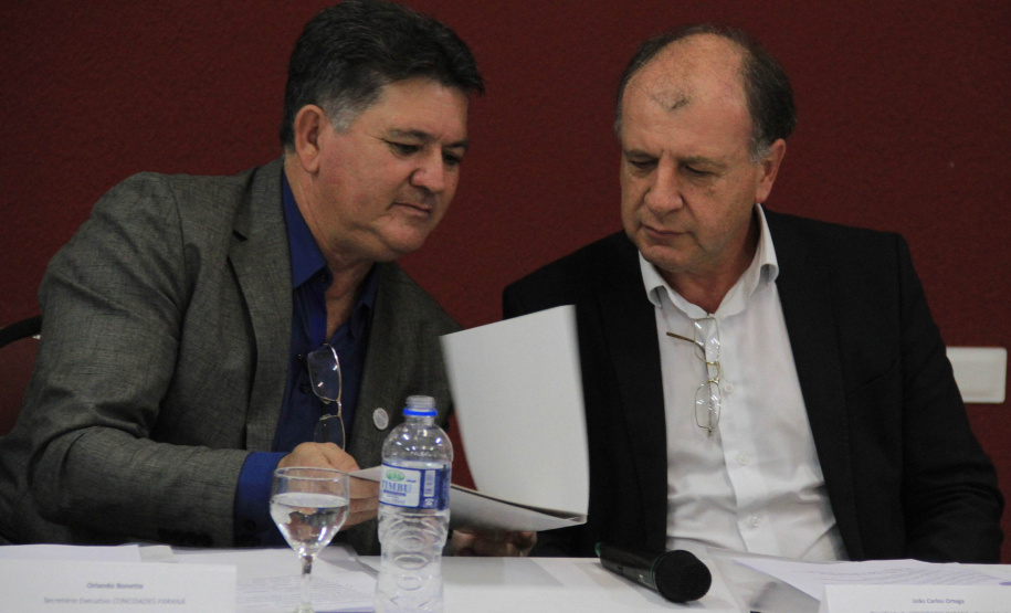 O secretário estadual do Desenvolvimento Urbano, João Carlos Ortega, empossou nesta quinta-feira (21) o secretário-executivo do Conselho Estadual das Cidades (ConCidades), Orlando Bonette. Foto: SEDU