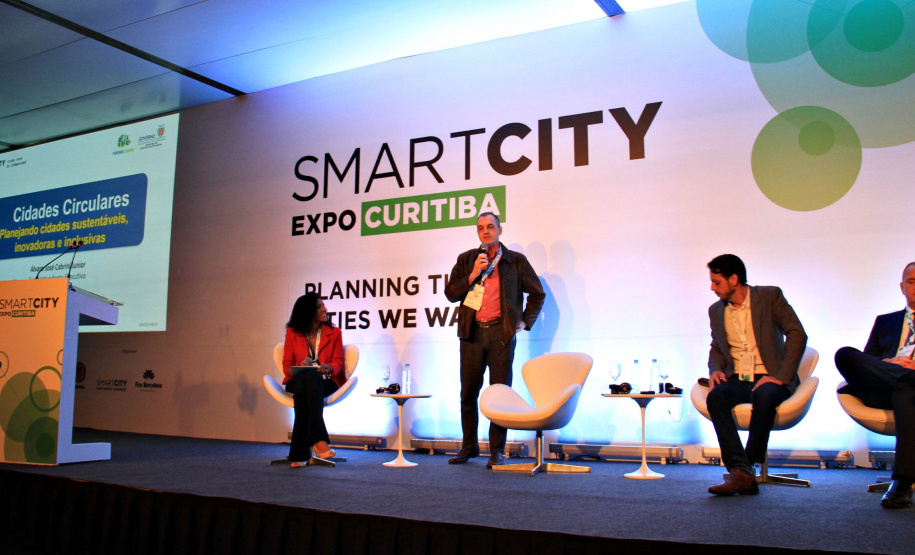 O superintendente executivo do Serviço Social Autônomo (Paranacidade), Álvaro Cabrini Junior, apresentou nesta sexta-feira (22) uma palestra no SmartCity , em Curitiba. Com o tema ?Cidades Circulares - Planejanfo Cidades Sustentáveis, Inovadoras e Inclusivas?  -  cURITIBA, 22/03/2019  -  fOTO: dIVULGAÇÃO sedu