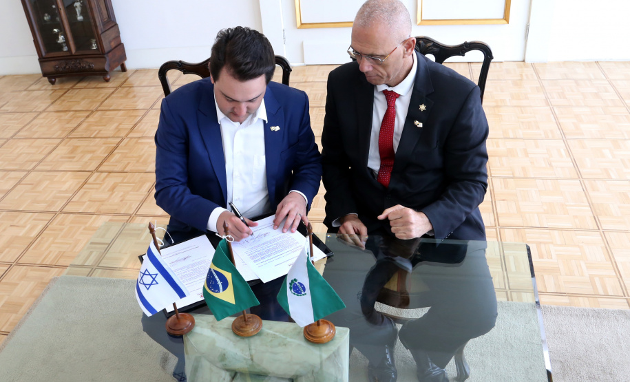 Visita embaixador de Israel Yossi Shelbi ao governador Carlos Massa Ratinho JrFoto Gilson Abreu