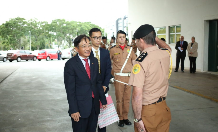 Vice-governador Darci Piana recebe o embaixador da República Socialista do Vietnã no Brasil, Do Ba Khoa, que veio ao Paraná para conhecer a produção agropecuária do Estado. - Curitiba, 22/03/2019 - Foto: Camila Tonett/Vice-Governadoria