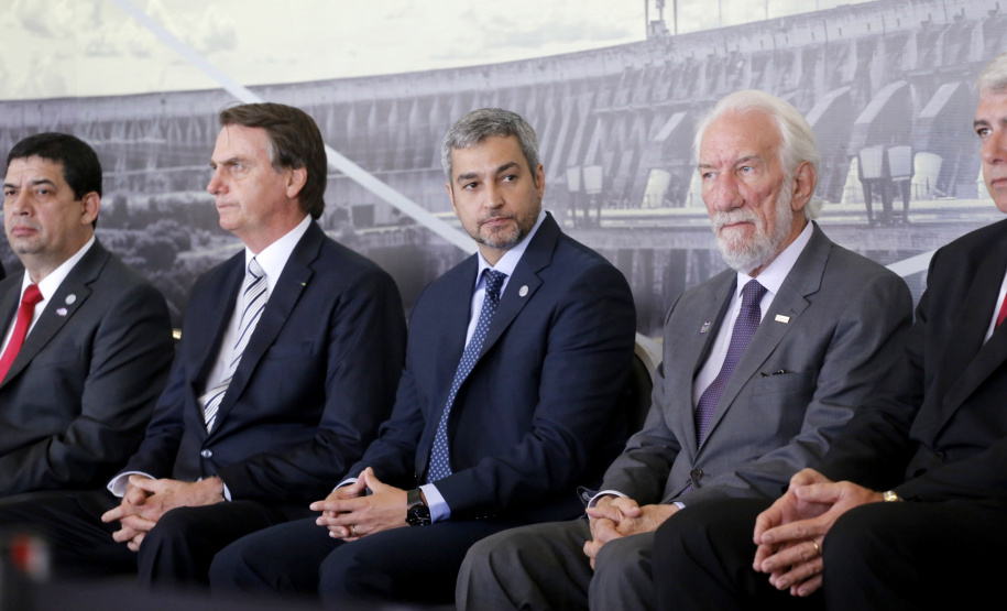 O governador em exercício Darci Piana participou nesta terça-feira (26); da cerimônia de posse do novo diretor-geral brasileiro da Itaipu; general Joaquim Silva e Luna; em Foz do Iguaçu. Presentes na solenidade: Presidente do Brasil; Jair Bolsonaro; presidente do Paraguai; Mario Abdo Benítez; ministros brasileiros de Minas e Energia; almirante Bento Albuquerque e de Relações Exteriores; Ernesto Araújo; entre outros.; -; Foz do Iguaçu; 26/02/2019; -; Foto: Arnaldo Alves/ANPr