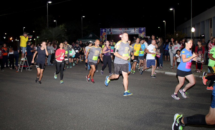 Corrida Noturna da PM tem mais de 500 participantes em Araucária (PR), na RMC. Foto: Soldado Fernando Chauchuti