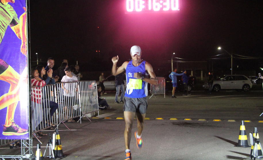 Corrida Noturna da PM tem mais de 500 participantes em Araucária (PR), na RMC. Foto: Soldado Fernando Chauchuti