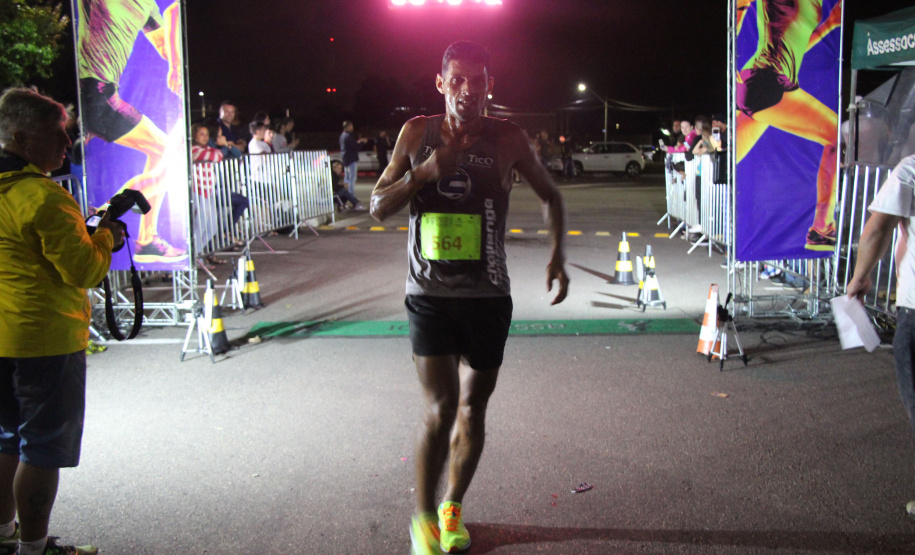 Corrida Noturna da PM tem mais de 500 participantes em Araucária (PR), na RMC. Foto: Soldado Fernando Chauchuti