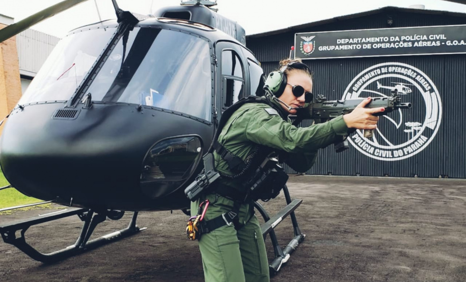 Sete mulheres fazem parte dos grupos de operações especiais da Polícia Civil no Paraná. São cinco lotadas no Centro de Operações Policiais Especiais (Cope), uma no Tático Integrado de Grupos de Repressão Especial (Tigre) e uma no Grupamento de Operações Aéreas (GOA). Bruna Roberta Mayer é uma das integrantes desse elenco e um exemplo de pioneirismo na carreira operacional da instituição.Foto: PMPR