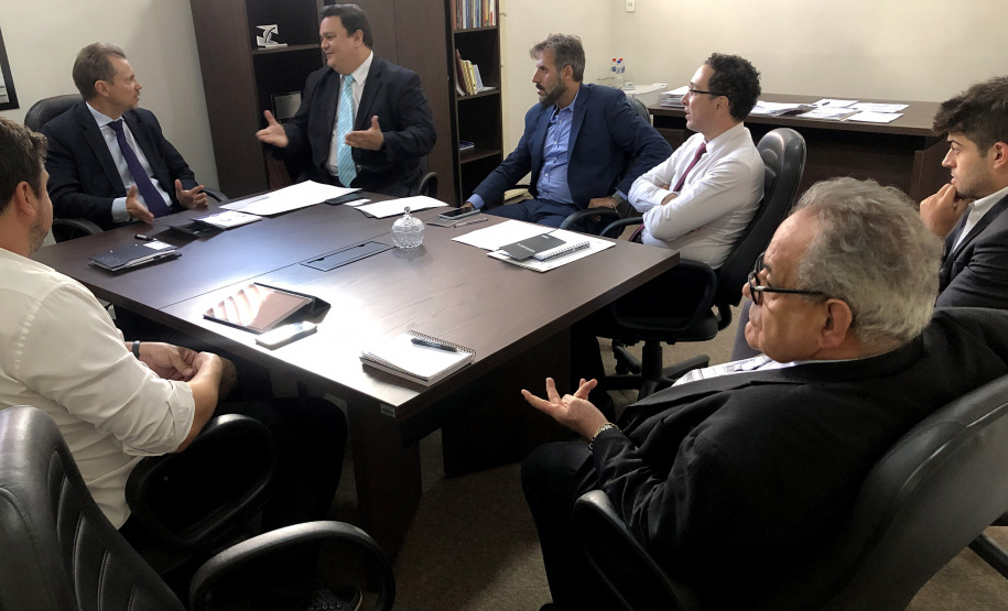 A Controladoria Geral do Estado firmou um termo de cooperação técnica nesta segunda-feira (25) com a Junta Comercial do Paraná (Jucepar). O controlador-geral do Estado, Raul Siqueira e o presidente da Junta Comercial, Marcos Rigoni assinaram o termo - Curitiba, 25/03/2019 - Foto: Divulgação Junta Comercial do Paraná