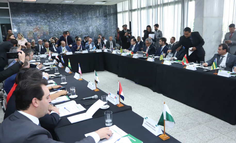 O governador Carlos Massa Ratinho Junior participou nesta terça-feira (26), em Brasília, da reunião extraordinária do Fórum de Governadores e defendeu que estados e municípios com boa situação financeira tenham acesso prioritário a recursos federais para investimentos. - BRasília, 26/03/2019 - Foto: Rodrigo Félix Leal/ANPr