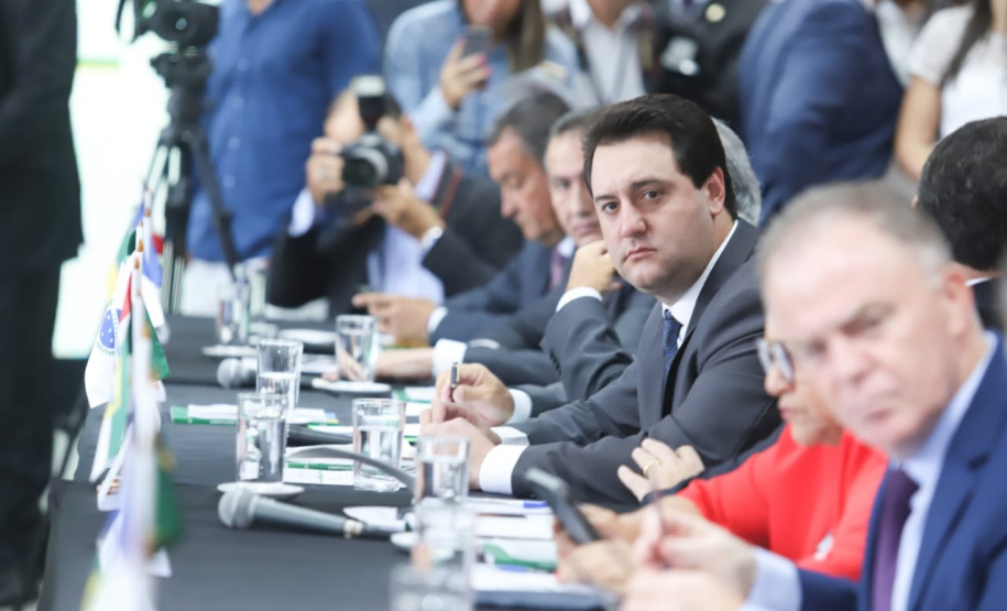 O governador Carlos Massa Ratinho Junior participou nesta terça-feira (26), em Brasília, da reunião extraordinária do Fórum de Governadores e defendeu que estados e municípios com boa situação financeira tenham acesso prioritário a recursos federais para investimentos. - BRasília, 26/03/2019 - Foto: Rodrigo Félix Leal/ANPr