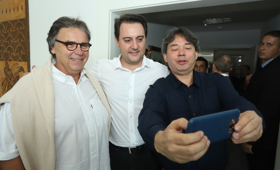 O governador Carlos Massa Ratinho Junior assinou nesta quarta-feira (27) uma série de convênios que beneficiarão crianças, famílias e pessoas com deficiências física e mental