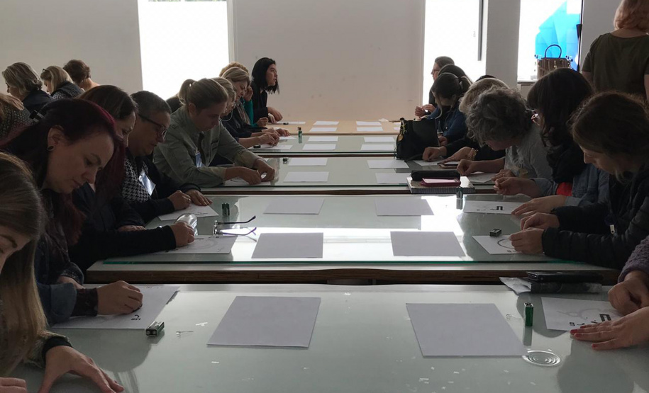 O Museu Oscar Niemeyer recebeu nesta quarta-feira (27) cerca de 170 professores de artes dos ensinos público e privado, além de alunos de licenciatura em artes, para a primeira edição do ano do programa mensal MON para Educadores. - Curitiba, 27/03/2019 - Foto: Divulgação MON