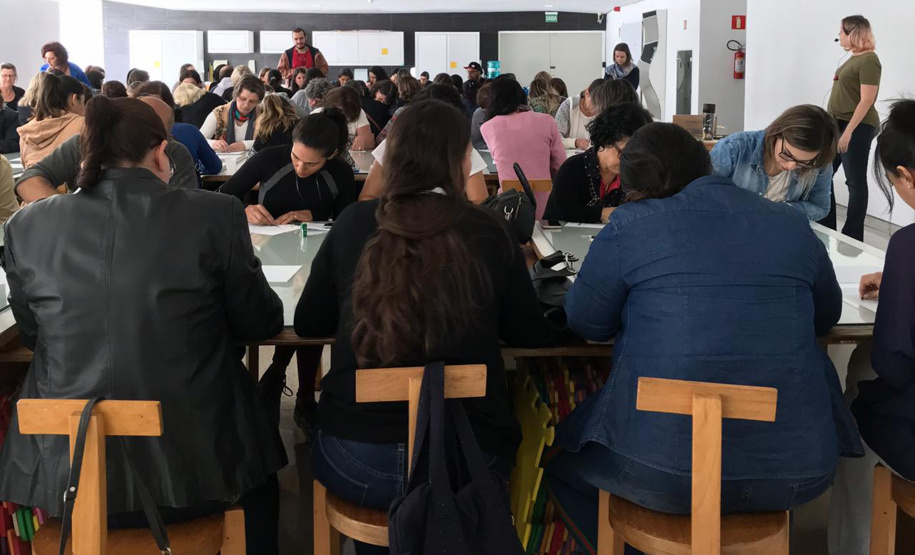 O Museu Oscar Niemeyer recebeu nesta quarta-feira (27) cerca de 170 professores de artes dos ensinos público e privado, além de alunos de licenciatura em artes, para a primeira edição do ano do programa mensal MON para Educadores. - Curitiba, 27/03/2019 - Foto: Divulgação MON