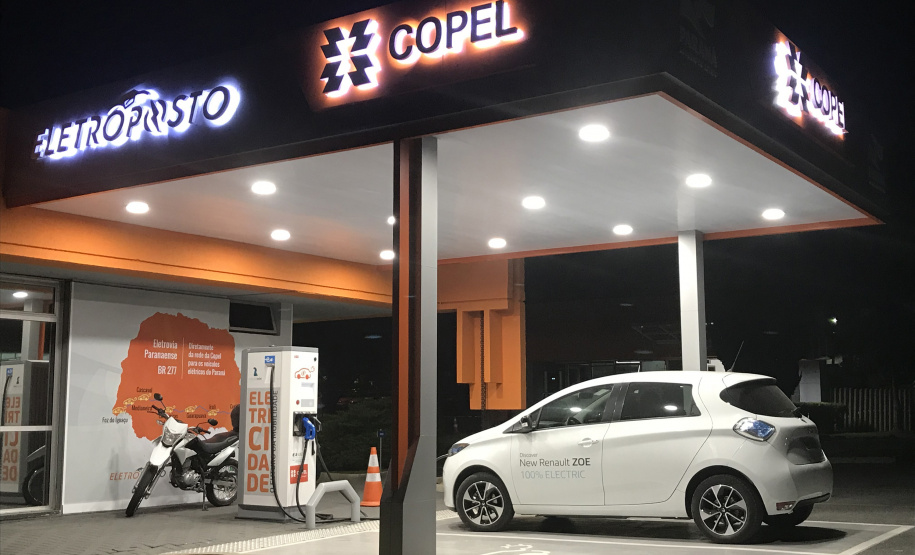 A maior eletrovia do Brasil, instalada no Paraná pela Copel, em parceria com a Itaipu Binacional, completou um ano