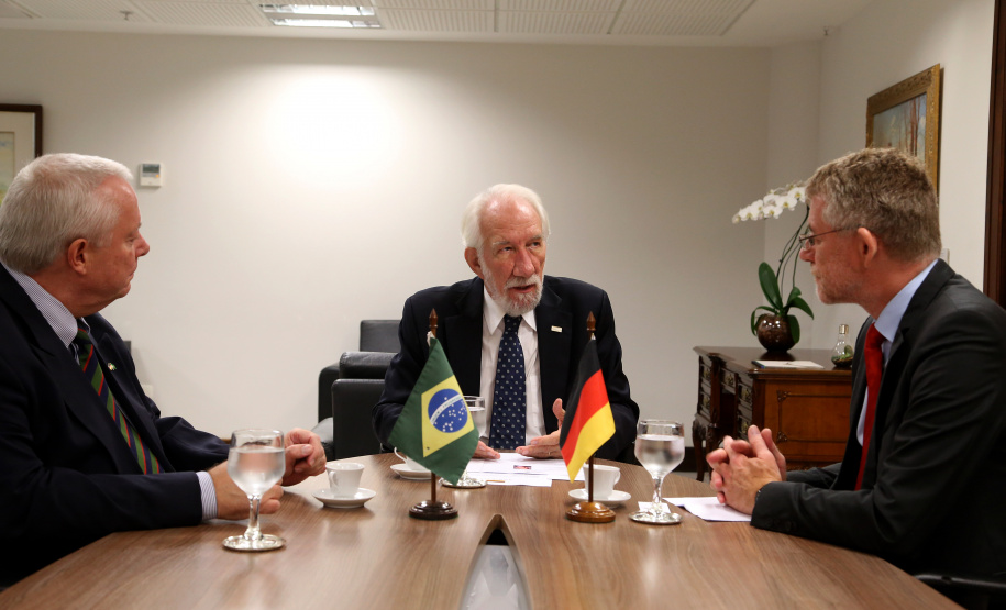 Consul Geral da Alemanha em São Paulo Axel Zeidler, e Cônsul Honorário da Alemanha em Curitiba Andreas F.H. Hoffrichter ,com o Vice-governador Darci Piana.Foto Gilson Abreu