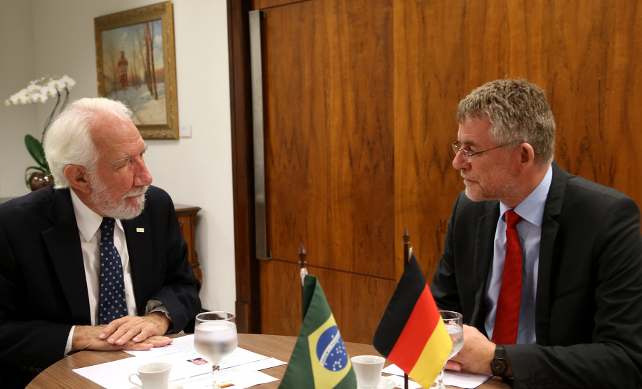 Consul Geral da Alemanha em São Paulo Axel Zeidler, e Cônsul Honorário da Alemanha em Curitiba Andreas F.H. Hoffrichter ,com o Vice-governador Darci Piana.Foto Gilson Abreu