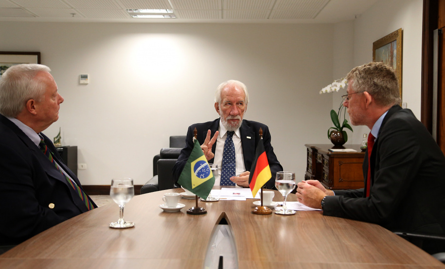 Consul Geral da Alemanha em São Paulo Axel Zeidler, e Cônsul Honorário da Alemanha em Curitiba Andreas F.H. Hoffrichter ,com o Vice-governador Darci Piana.Foto Gilson Abreu