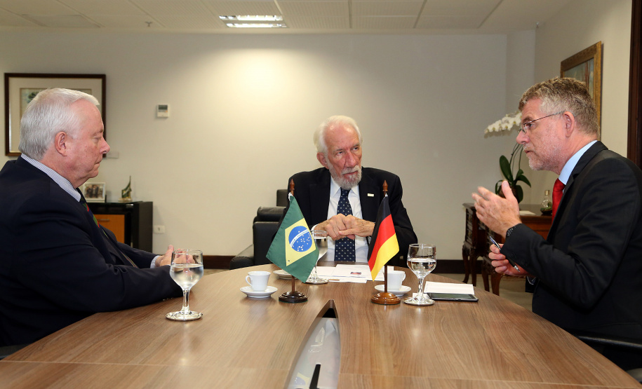 Consul Geral da Alemanha em São Paulo Axel Zeidler, e Cônsul Honorário da Alemanha em Curitiba Andreas F.H. Hoffrichter ,com o Vice-governador Darci Piana.Foto Gilson Abreu