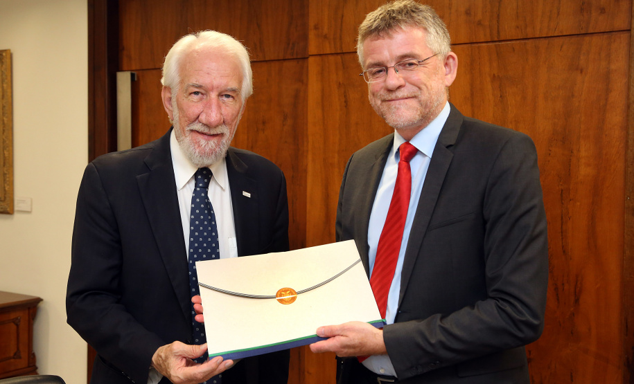 Consul Geral da Alemanha em São Paulo Axel Zeidler, e Cônsul Honorário da Alemanha em Curitiba Andreas F.H. Hoffrichter ,com o Vice-governador Darci Piana.Foto Gilson Abreu