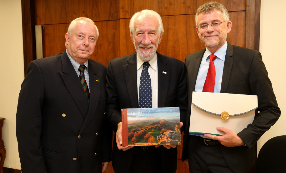 Consul Geral da Alemanha em São Paulo Axel Zeidler, e Cônsul Honorário da Alemanha em Curitiba Andreas F.H. Hoffrichter ,com o Vice-governador Darci Piana.Foto Gilson Abreu